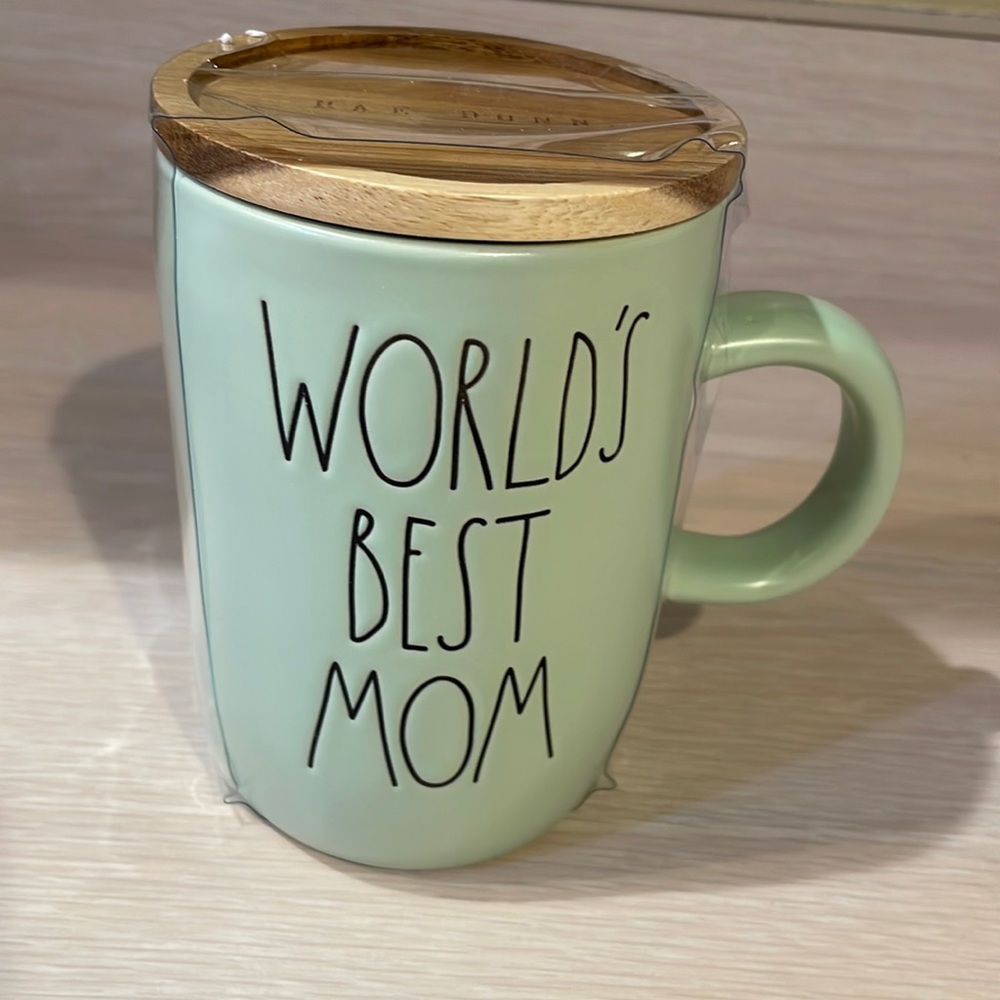 Rae Dunn World’s Best Mom Mug with Wooden Lid. NWT